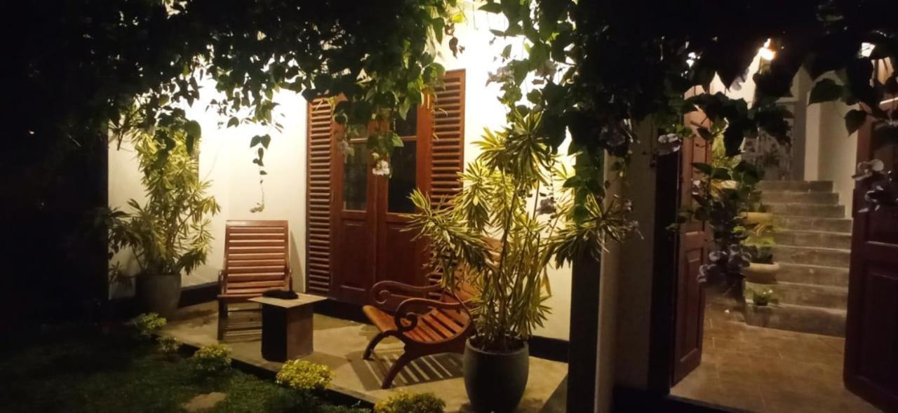 Mandara Rest Bed & Breakfast Hikkaduwa Eksteriør bilde