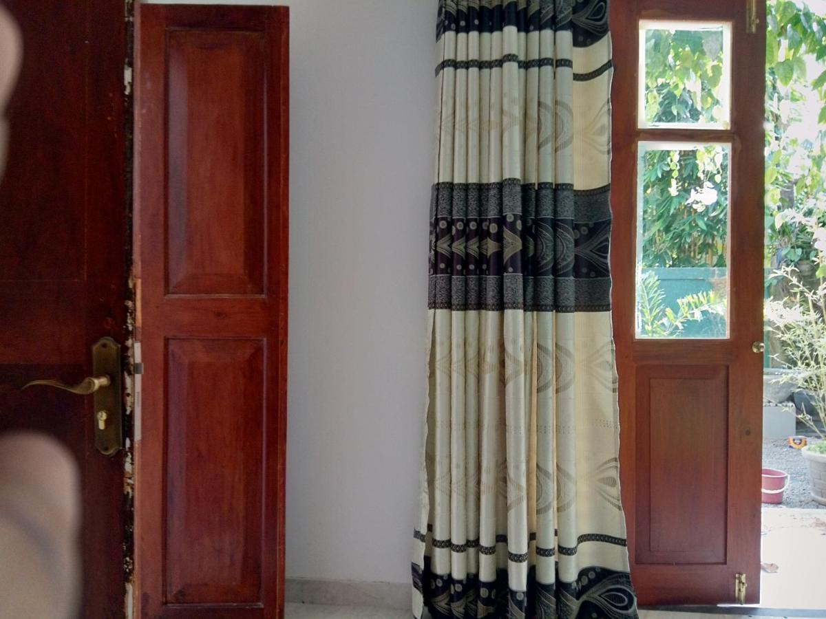 Mandara Rest Bed & Breakfast Hikkaduwa Eksteriør bilde