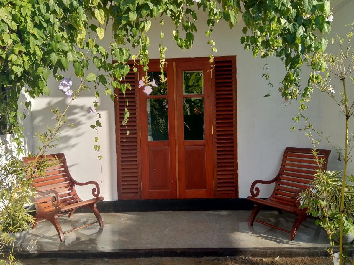 Mandara Rest Bed & Breakfast Hikkaduwa Eksteriør bilde